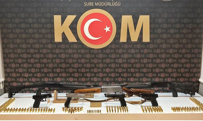 Köyde Şok Baskın: Cephanelik Gibi Evler Ortaya Çıktı