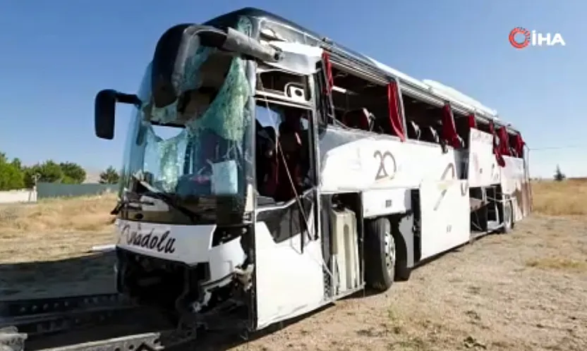 Kütahya-Afyon Yolu'nda Otobüs Kazası: 31 Kişi Yaralandı