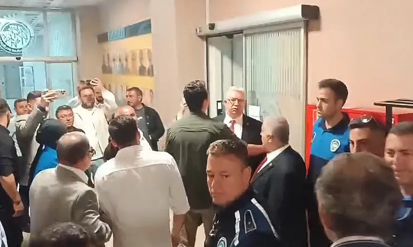 Meclis Ara Verdi, Kuliste Tartışma Yaşandı