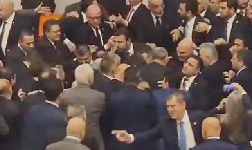 Meclis'te Kavga Çıktı, Milletvekili Arslan Arbede Ortasında Kaldı