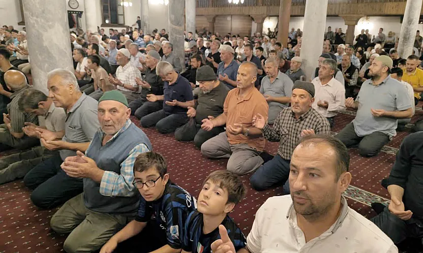 Mevlid Kandili Huşu İçerisinde Geçti