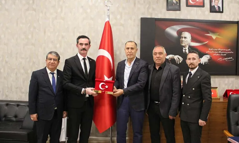 MHP Merkez İlçe Yönetimi Başhekim Acar'a Hayırlı Olsun Dedi