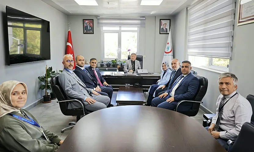 Milletvekili Arslan'dan Gediz'de Duygusal Buluşma: Sıra Arkadaşı Başhekim Çıktı!