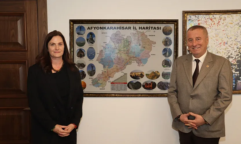 Milletvekili Olgun, ABD'li Yetkili İle Görüştü Akit Gazetesi Eleştirdi