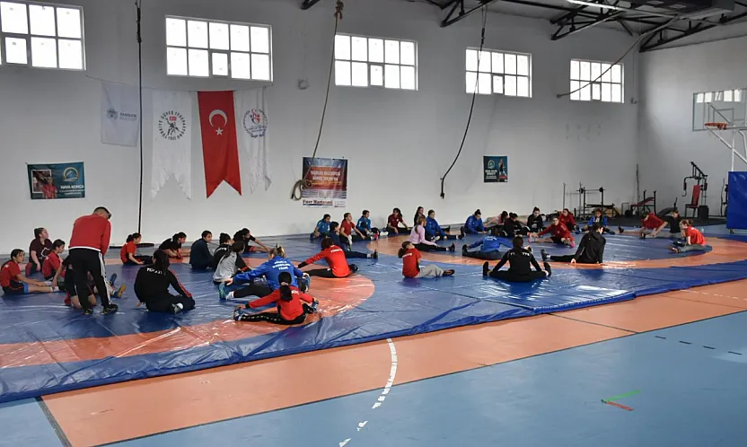 Milli Güreşçiler Taşoluk'ta Kampa Girdi