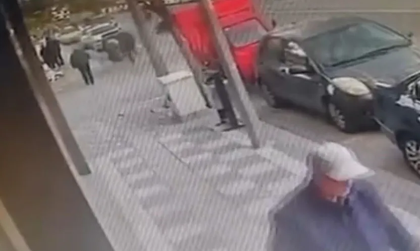 Motosiklet Sürücüsünün Ağır Yaralandığı Kaza Güvenlik Kamerasında