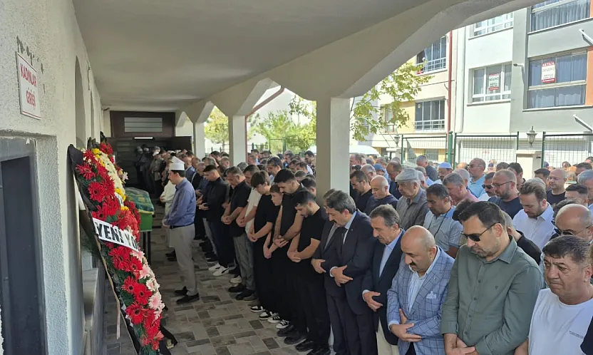 Müdür Altınkaynak'ın Annesi Son Yolculuğuna Uğurlandı