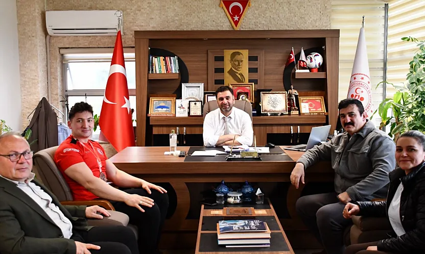 Müdür Aslan, Milli Sporcu Ve Antrenörlerini Kabul Etti