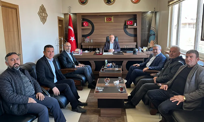 Müdür Öztürk Ve Vekilden Büyükkalecik'e Çiftçe Ziyaret