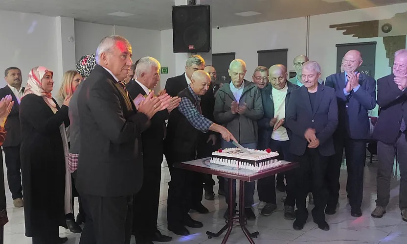 Müdür Sünnetci'den Emekli Öğretmenlere 'Meşale' Benzetmesi