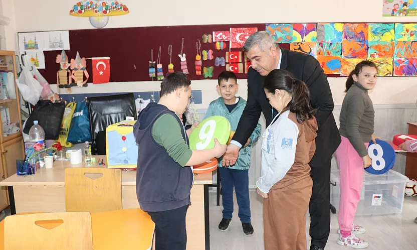Müdür Sünnetci, Özel Gereksinimli Öğrencilerle Yakından İlgilendi