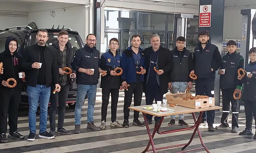 Mustafa Kunak, Gençlerin Yanında