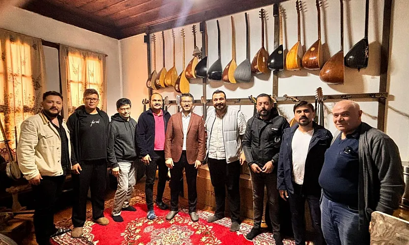 Müzik Akademisinde Çalgı Yapımı Anlatıldı