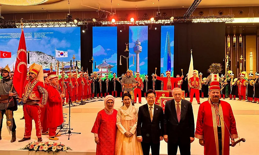 NATO Zirvesi'nde Dünya Liderlerini Bir Afyonlu Karşıladı