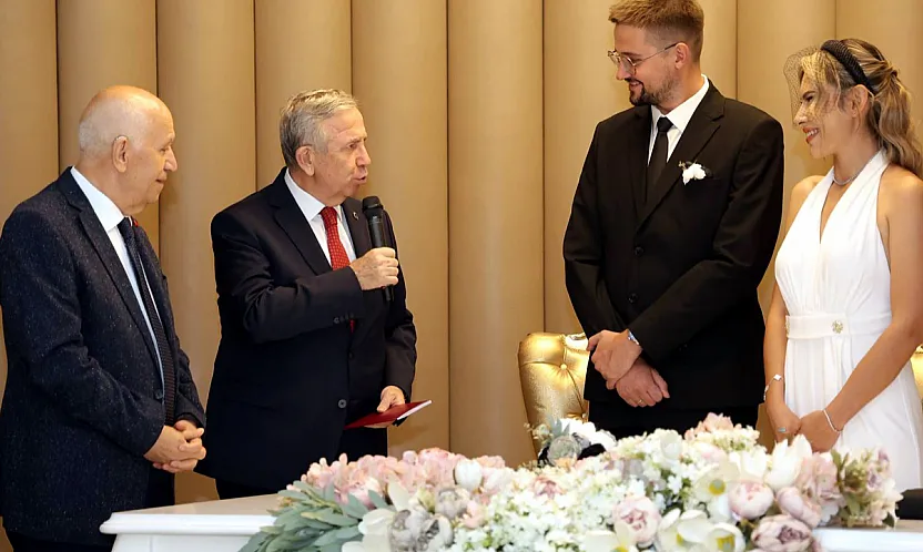 Nikah Şahitleri Dikkat Çekti! Afyon Siyasetinin Tanınan İsminin Kızı Dünyaevine Girdi
