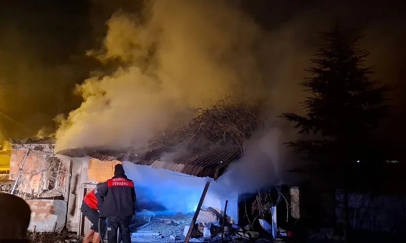 Odun Deposunda Yangın Korkuttu