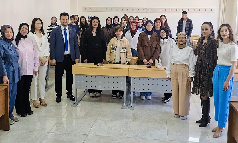 Öğrenciler Gerçek Uygulamaları Mali Müşavirlerden Dinledi