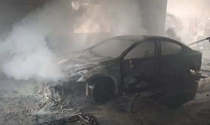 Otomobil Yangını Paniğe Neden Oldu