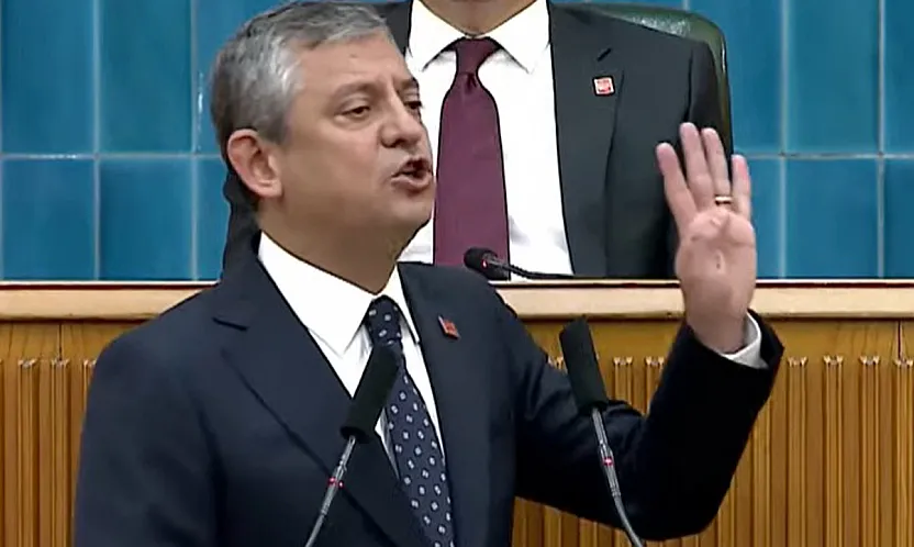 Özgür Özel CHP Kürsüsüne Çıktı, Yeni Partiyi Açıkladı