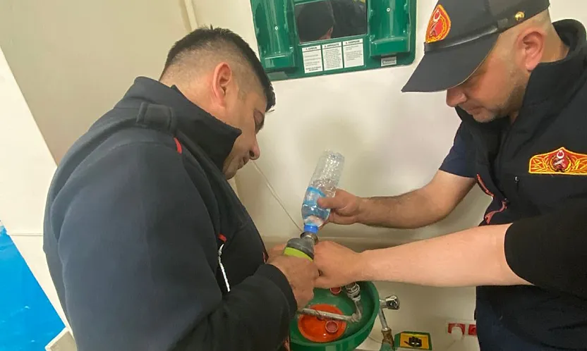 Parmağına Sıkışan Yüzük İtfaiye Ekiplerince Çıkarıldı