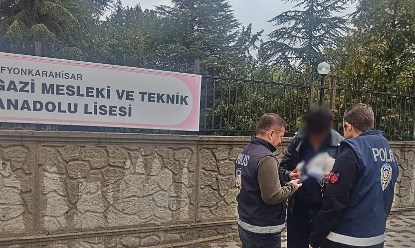 Polis Afyon'da Okul Çevrelerini Mercek Altına Aldı