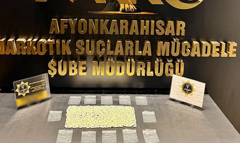 Polis Noktasında Büyük Darbe: 663 Sentetik Ecza Ele Geçirildi, 2 Kişi Cezaevine Gönderildi