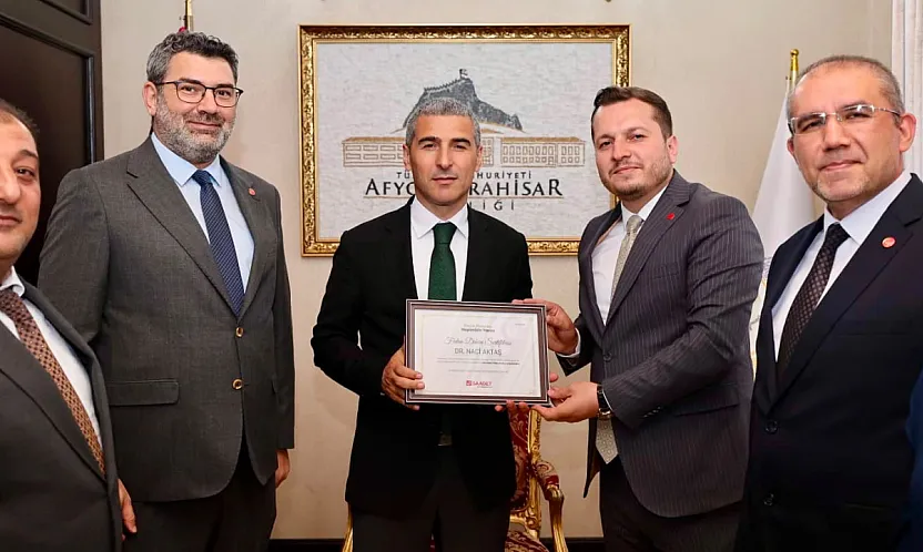Saadet'ten 25. Yıla Özel Vali Aktaş Adına Fidan Jesti