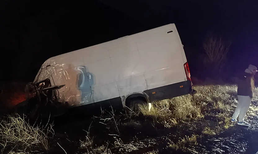 Şarampole Giren Minibüste 2 Kişi Yaralandı