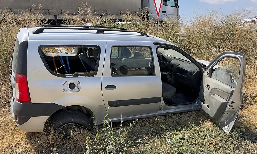 Şarampole Giren Otomobilde 2 Kişi Yaralandı