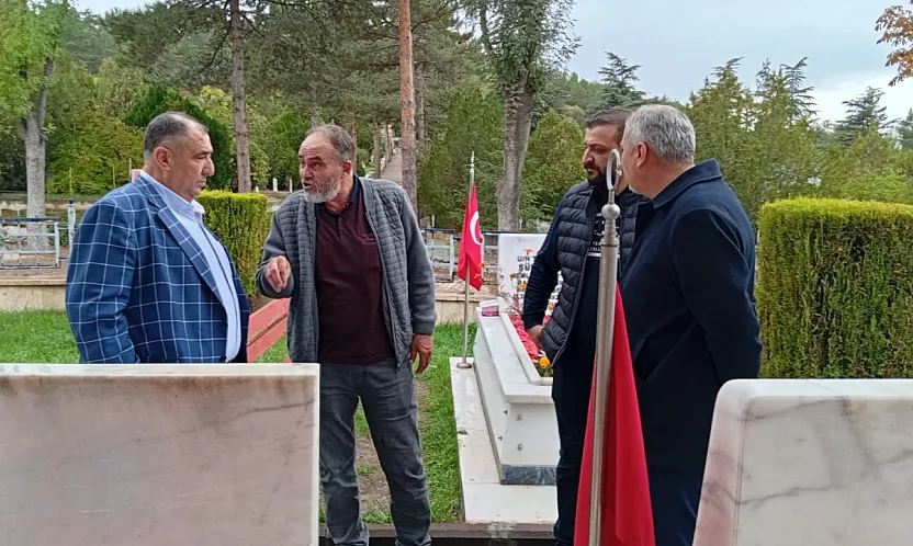 Şehit Babasına Destek Verdi, Konuyu Siyasete Taşıdı