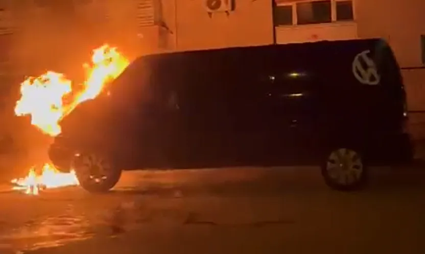 Seyir Halindeki Araç Yanmaya Başladı: İşte O Görüntüler!