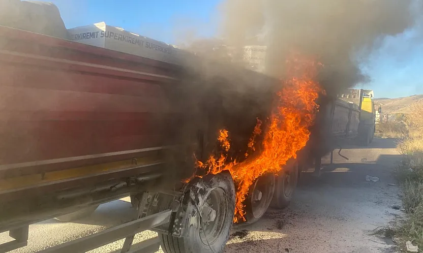 Seyir Halindeki Tır Alev Aldı: Facia Kıl Payı Atlatıldı!