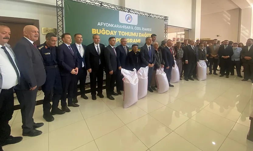 Sırada Çilek, Böğürtlen Ve Seralar Var Afyonkarahisar'da Çiftçiye 54 Ton Tohum Ve 5 Bin Koyun Desteği