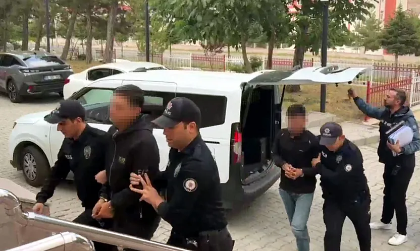 Sivas-Zara'da 11 İşyerini Soyan 3 Kişi Afyon-Bayat'ta Yakalandı