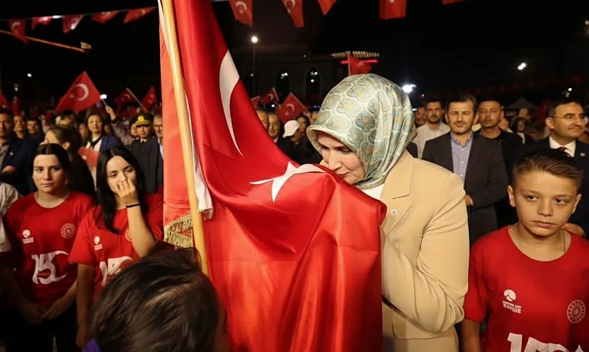 'Sonsuza Dek Dalgalanacak'