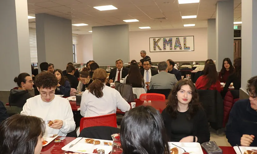 Sünnetci: Afyon'un Haşhaş Çiçekleri Zorlu Maratonda Yalnız Değil