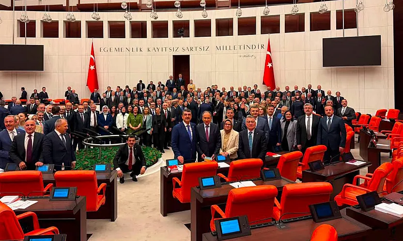 Tarihi Oylamaya Yurdunuseven İmzası: Çerçeve Yasa 467 Oyla Kabul Edildi