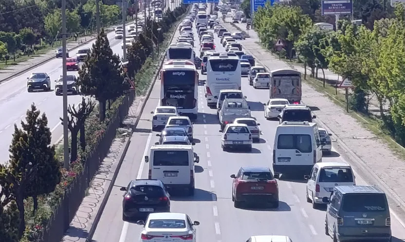 Tatilcilerin Dönüş Trafiği Başladı