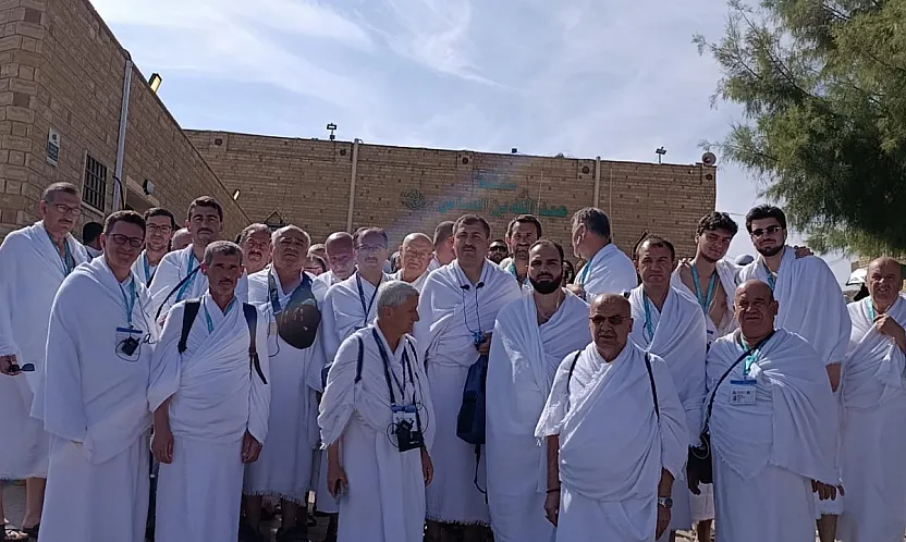 Tekbirler, Dualar ve Gözyaşları: Regaip Kandili Umrecileri Yurda Döndü