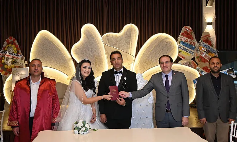 Tekin Çiftinin Nikahlarını Kaymakam Türker Kıydı