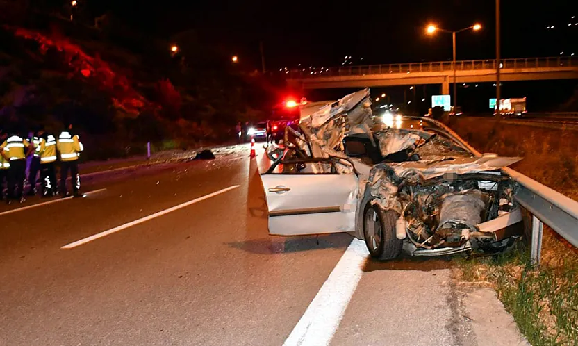 Tırla Çarpışan Otomobil Hurdaya Döndü: 18 Yaşındaki Genç Hayatını Kaybetti