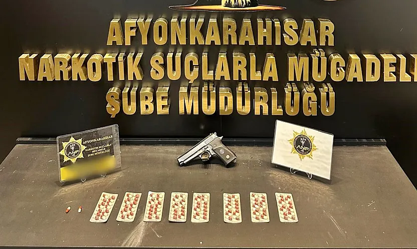 Torbacıdan 114 Uyuşturucu Hap Ve Bir Tabanca Çıktı