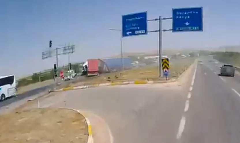 Trafik Kazası Araç Kamerasına Yansıdı