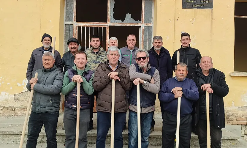 Umraniye Köylüleri 300 Adet Fidanı Okul Ve Camii Bahçesine Diktiler