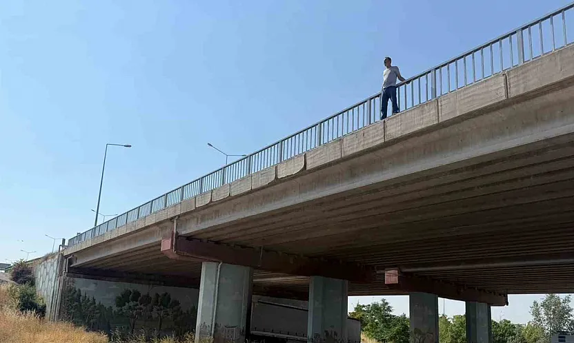 Üst Geçitte Nefes Kesen Dakikalar! Eskişehir-Afyonkarahisar Yolu Ulaşıma Kapandı
