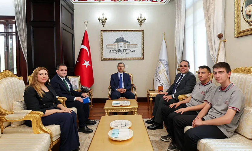 Vali Aktaş, Şampiyon Koleji Tebrik Etti