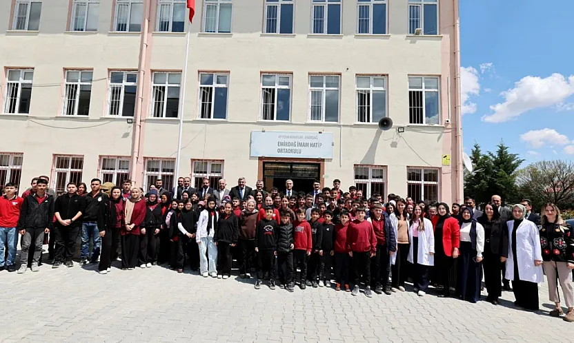 Vali Aktaş Sınıfa Girdi, Öğrencilerin Hedeflerini Dinledi