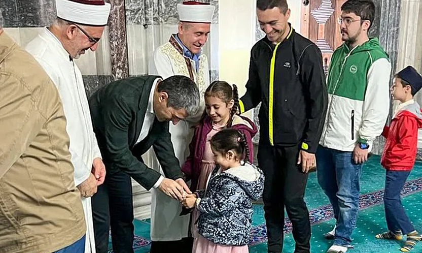 Vali Aktaş'tan Çocuklara Bayram Harçlığı