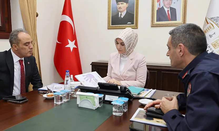 Vali Yiğitbaşı, Bakan Yerlikaya ile toplantıya katıldı