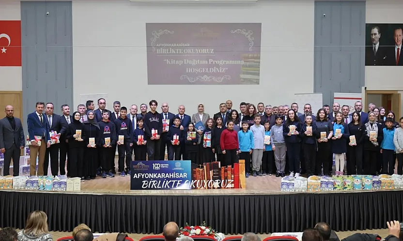 Vali Yiğitbaşı Liderliğinde 10 Bini Aşkın Kitap Dağıtıldı